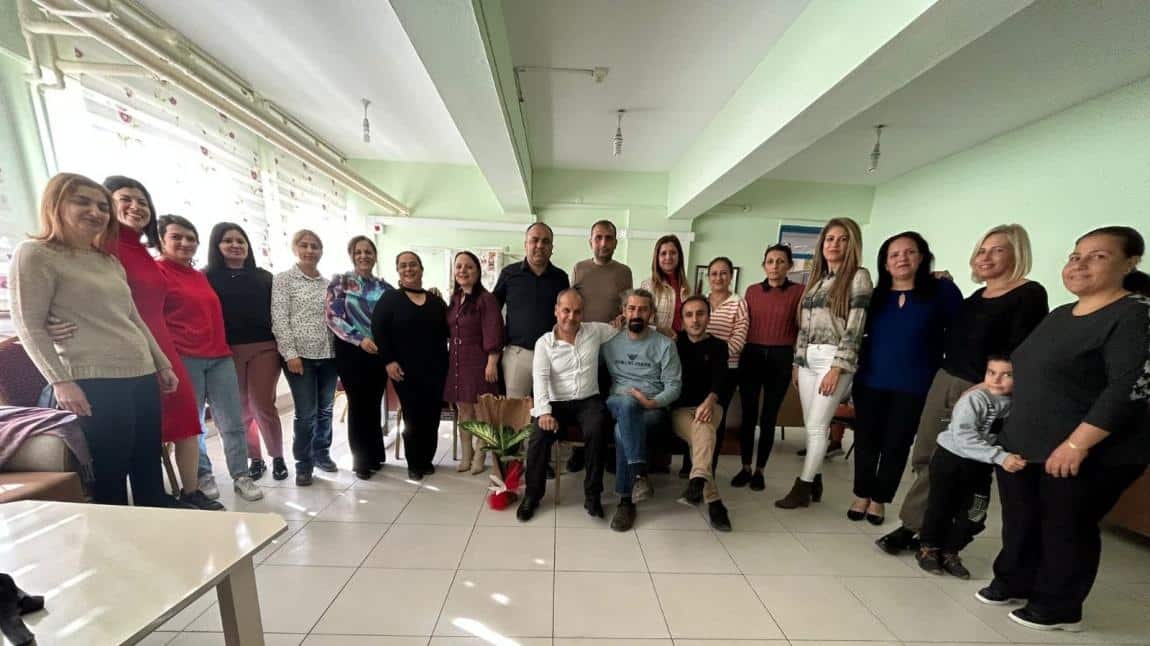 Cumhuriyet İlkokulu Ailesi Öğretmenler Gününü Kutladı